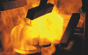 Glass manufacturing using pre-mixed gas for glass fire polishing