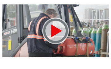 Video: How to correctly fit a new propane cylinder to a forklift